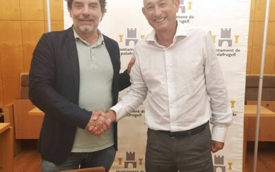 Joan Vigas signa l’acord pel Festival de Cap Roig 2022