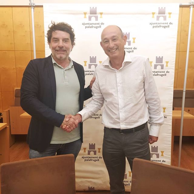 Joan Vigas signa l’acord pel Festival de Cap Roig 2022