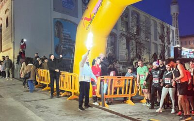 Isidre Tenas dona el tret de sortida a la cursa de San Silvestre de Palafrugell