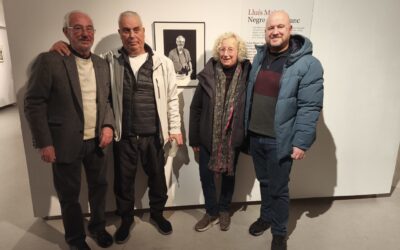 L’Isidre, La Lluïsa i en Marc acompanyen a en Lluís Maimí a la seva exposició “Negre sobre blanc” al Museu del Suro de Catalunya, a Palafrugell.